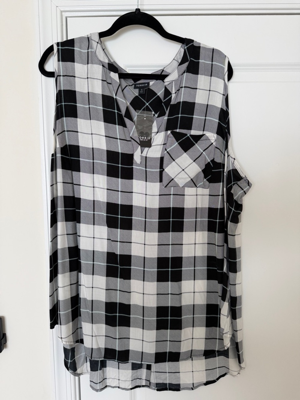 NWT Torrid Black & White Plaid Sleeveless V-Neck Top